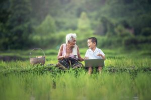 El Papel Fundamental De Los Abuelos Con Los Menores.